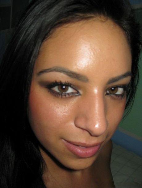 Horny brunette Kelly takes a closeup self shot of her hard nipples & hot ass