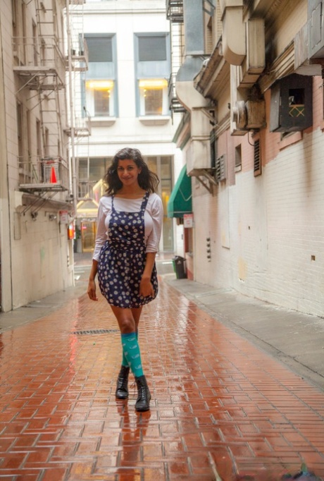 India amateur Carla White unveils her big natural tits in an alley by the mall