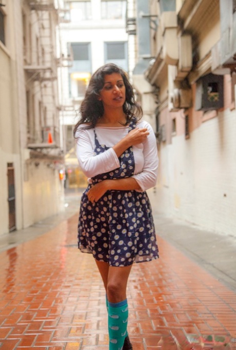 India amateur Carla White unveils her big natural tits in an alley by the mall