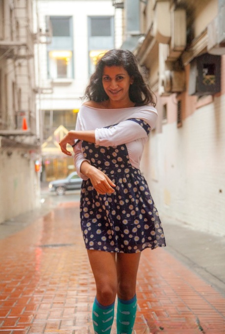 India amateur Carla White unveils her big natural tits in an alley by the mall