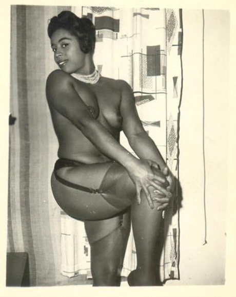 Hot vintage porn models baring big tits and sexy ass wearing stockings