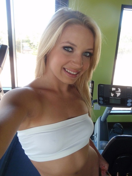 Blonde amateur Alyssa takes nude and non nude selfies for dating profile