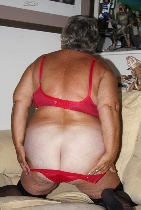 Morbidly obese nan Grandma Libby licks a nipple before spreading her cunt