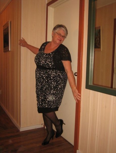 Chubby granny Girdle Goddess gets naked with her pantyhose pulled down