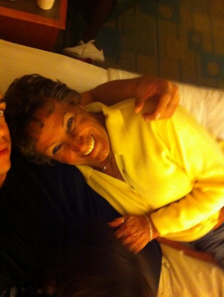 Dirty amateur granny shows her sexy naked body and kisses a young stud