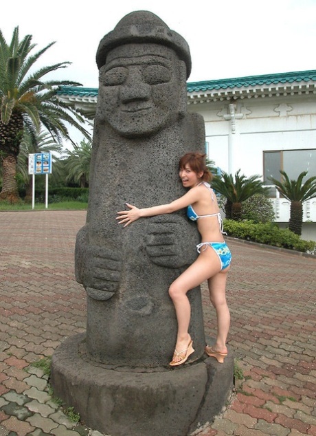 Japanese model An Nanba shows her naked bush on bed in between excursions