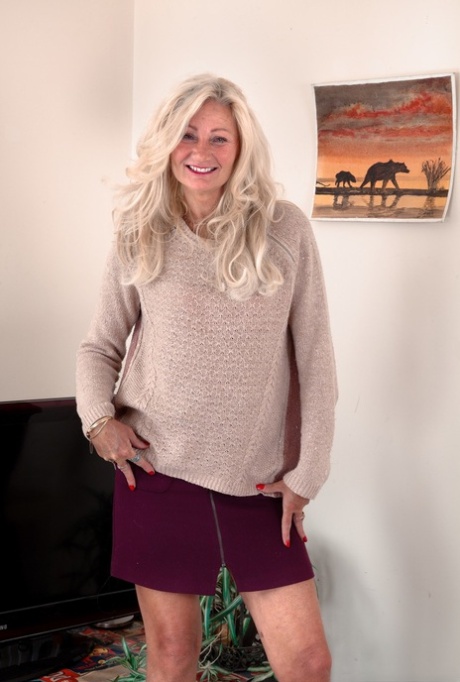 Hairy mature blonde Ellen B proudly showcases her natural pussy on a rug
