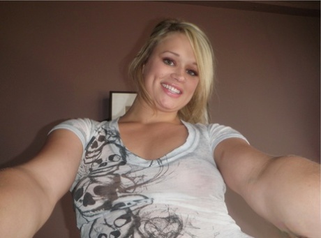 Sexy blonde Heather Starlet takes a selfie while fingering & toying topless