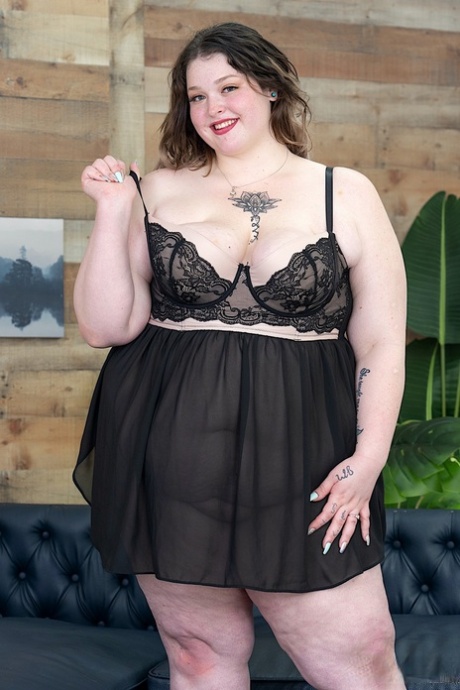 SSBBW Lacie Smith finger spreads her shaved pussy in high-heeled shoes