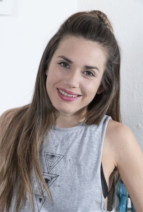 Thin amateur Ambar plays with her pubic hairs after disrobing to sandals