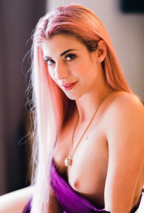 Sexy chick Shona River takes a cumshot on her pussy after fucking