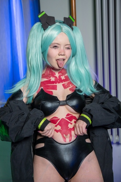 Cute cosplayer Rebecca Nikson finger spreads her pussy during solo play