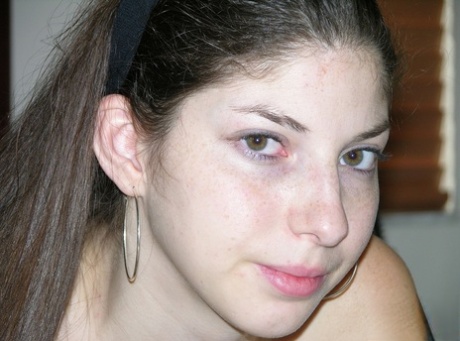 Barely legal girl gets naked for the first time on her parent's bed