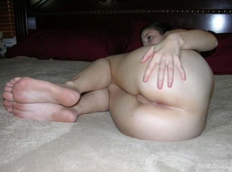 Barely legal girl gets naked for the first time on her parent's bed