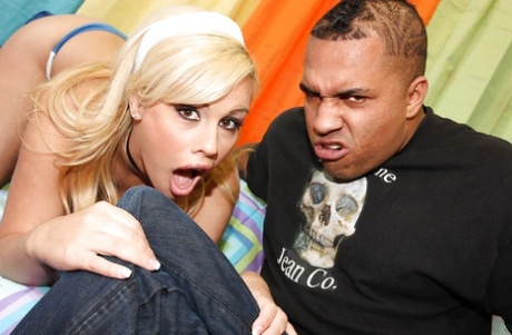 Naughty blonde babe Tara Lynn Foxx gets slammed with bukkake after sex