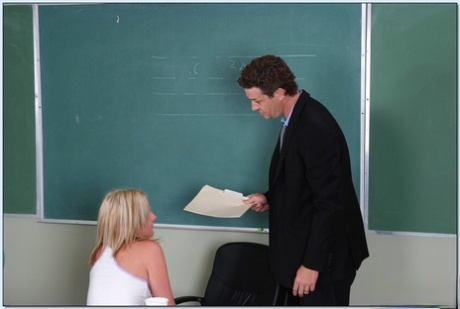 Naughty college blonde Amy Moore getting laid in reality hardcore scene