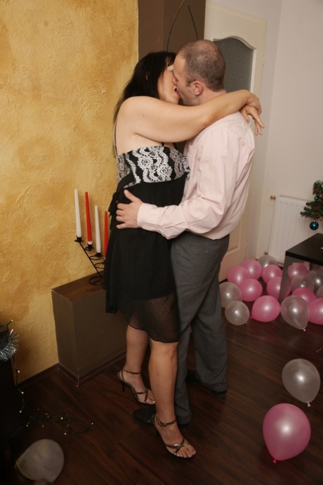 Insatiable amateur swinger wives show off their sex skills at the house party