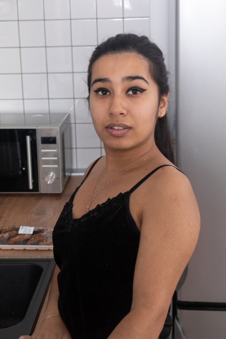 Amateur doll Amira Roshane showcases every inch of her hairy body