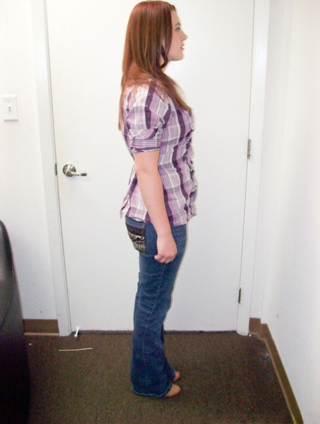 Redhead Cammie Fox takes off jeans to spread chubby legs in casting tryout