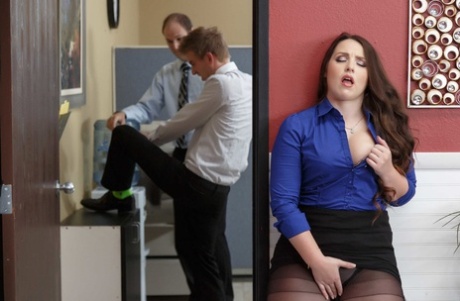 Horny BBW secretary Lola Foxx gets a thick facial after sexy office anal bang