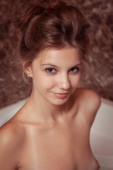 All-natural babe Emma Sweet washes her hot body with tan lines in the bathtub