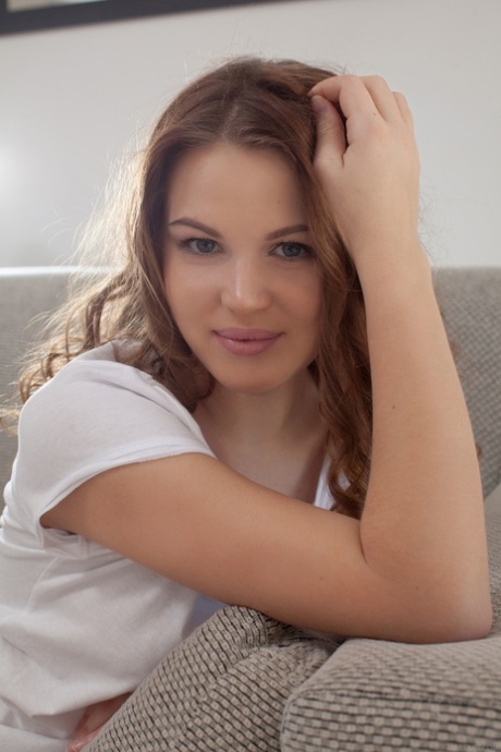Glamorous babe Nika O shows her lovely teen tits & her shaved pussy