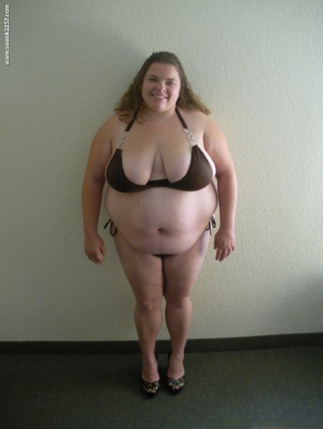 Smiley BBW Hunny Bunz poses in her bikini, strips and shows her big tits