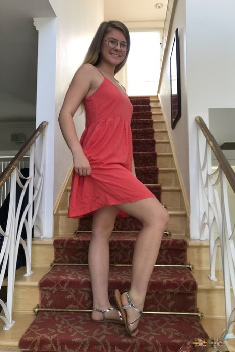 Sexy amateur babe Taylor Blake reveals her incredible feet and holes in a solo