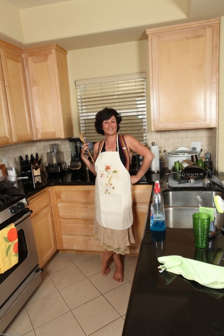 Amateur housewife Jade Jantzen reveals her chubby hairy body in the kitchen