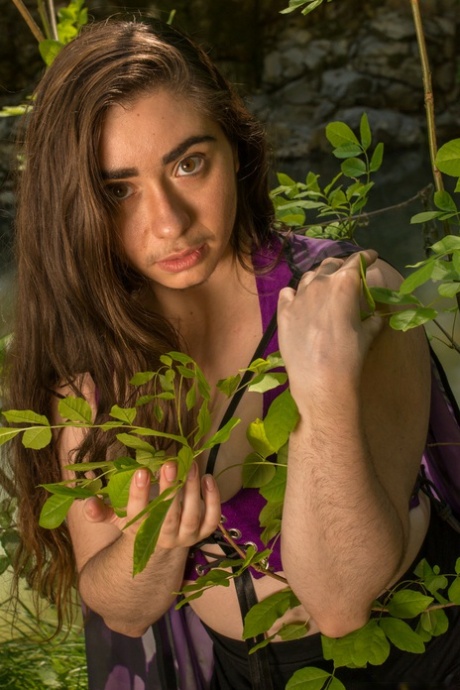 Amateur girl with natural boobs Kisa Fae undresses and flaunts her bush