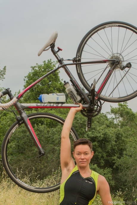 Amateur bicyclist Jiz Lee strips in nature and showcases her hairy body