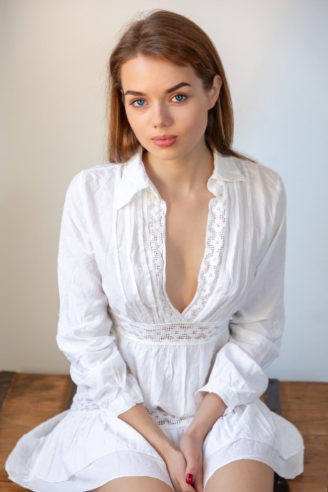 Dirty teen beauty Keira Blue flaunts her pussy and ass in a solo