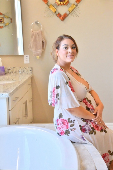 Pregnant MILF Valerie shows her swollen tits & toys herself in the bathtub