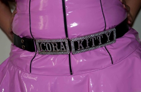 Amateur BBW Cora Kitty sucks her doctor's small dick & lets him eat her pussy