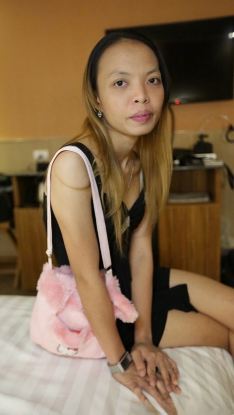 Asian amateur Praew flaunts her slender figure and gets fucked in POV action