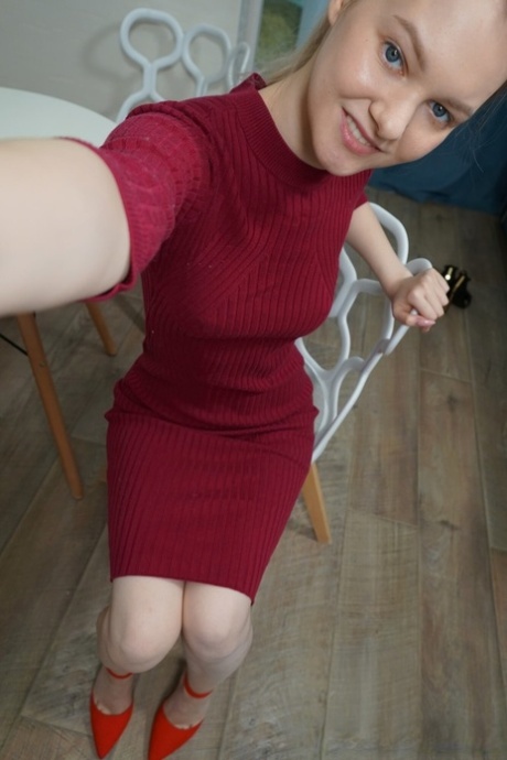 Adorable amateur babe flaunting her boobs and round booty in a solo