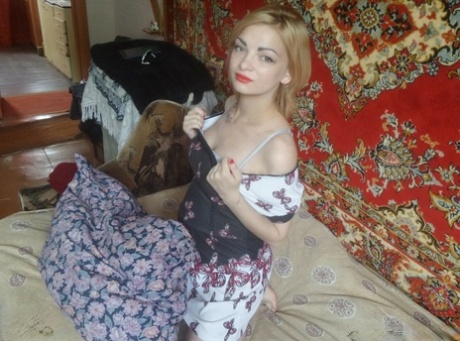 Kinky blonde amateur flaunts her delicious shaved cunt and hot big ass