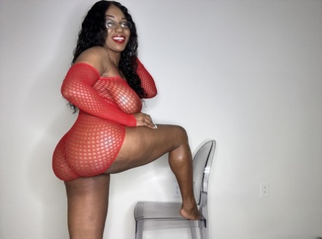 Ebony amateur Furystrikesback flaunts her big boobs and ass and toys her cunt