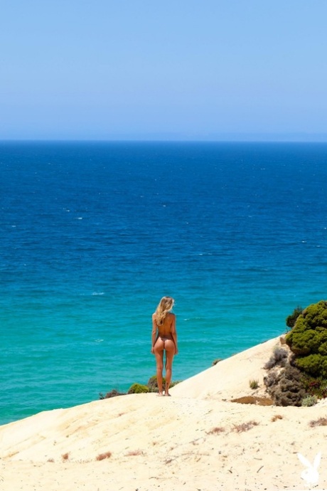 Glamorous Portuguese babe Alina Boyko loses her hot bikini & poses naked