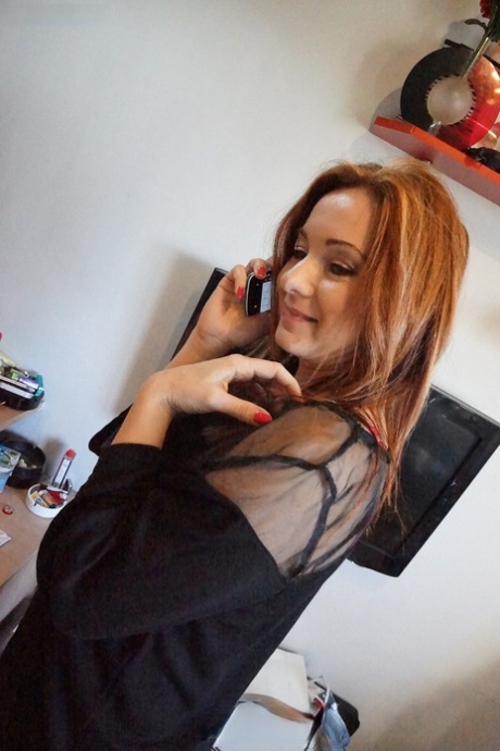 44 yo MILF Jessica Red showing off her large saggy tits & meaty pussy lips