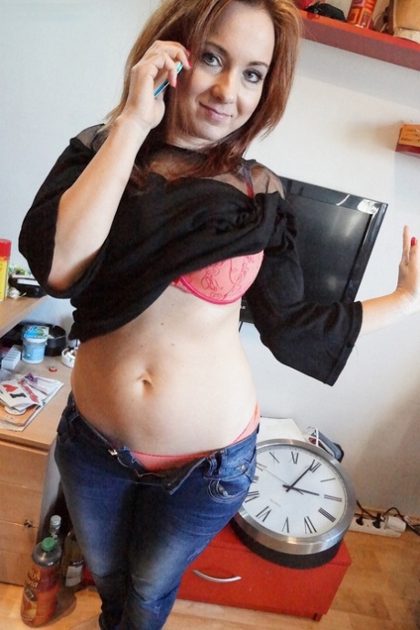 44 yo MILF Jessica Red showing off her large saggy tits & meaty pussy lips