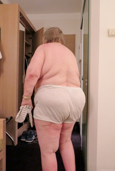Fat granny Putarana washes her saggy tits before taking a bottle up her cunt