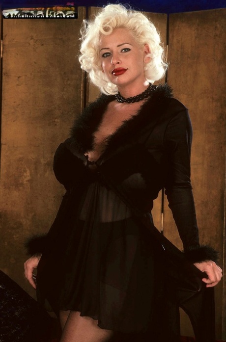 Sarennas World performed by Sarenna Lee XXX Pics